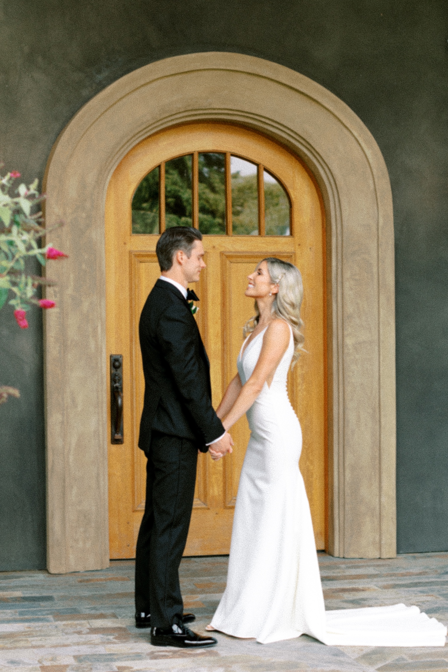 First look at Abeja Winery and Inn Wedding