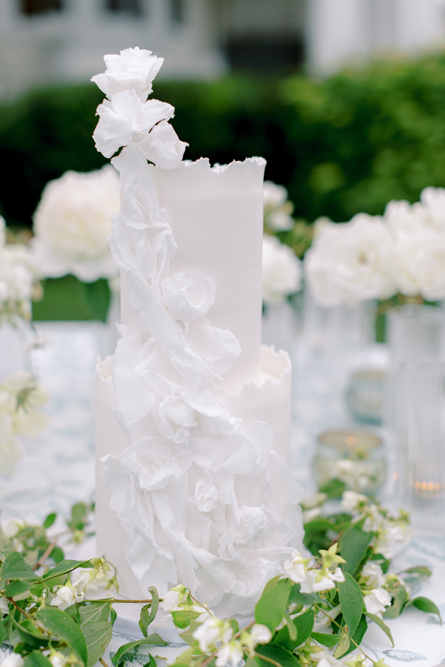 Romantic Ivory cake by Layered Cake Artistry for Moore Mansion Wedding