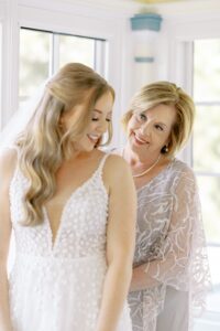 Bride with her mom getting ready at Abeja Winery