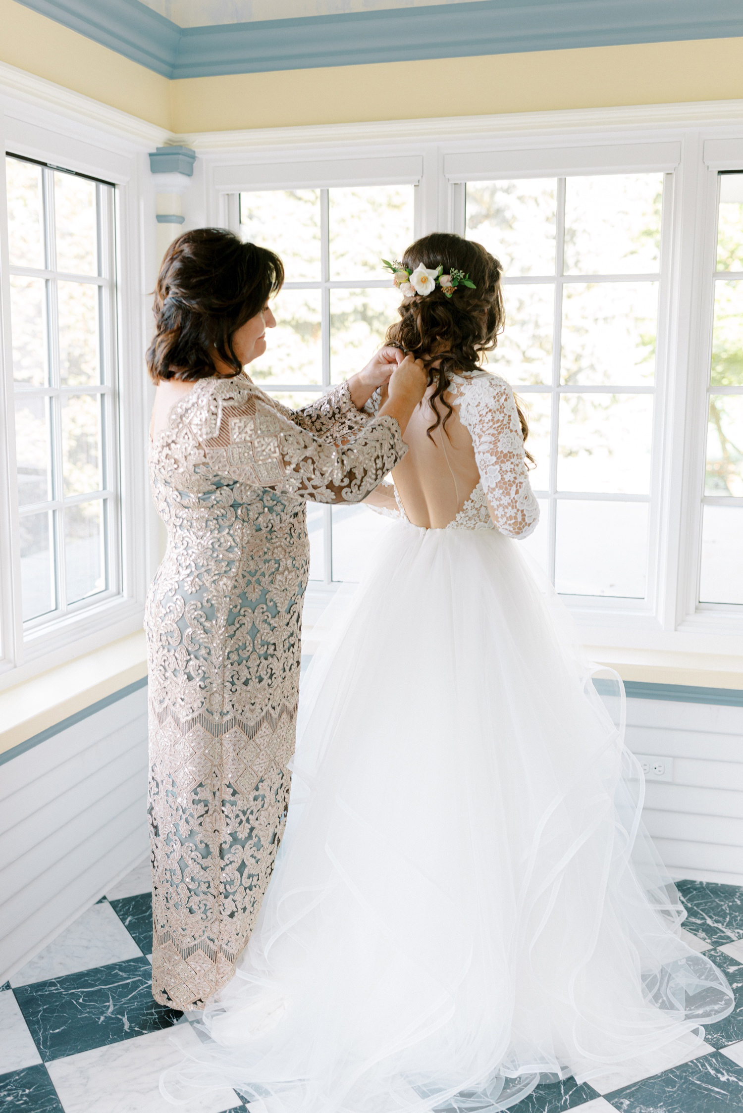 Mother helping daughter putting on Hayley Paige wedding dress at Abeja Winery's farmhouse
