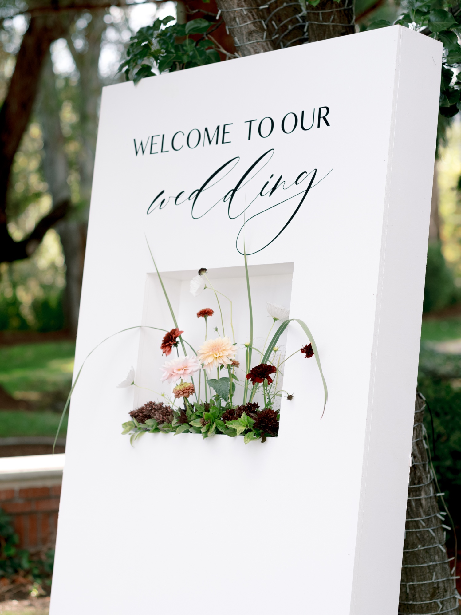 wedding welcome sign for oakshire estate and airfield wedding